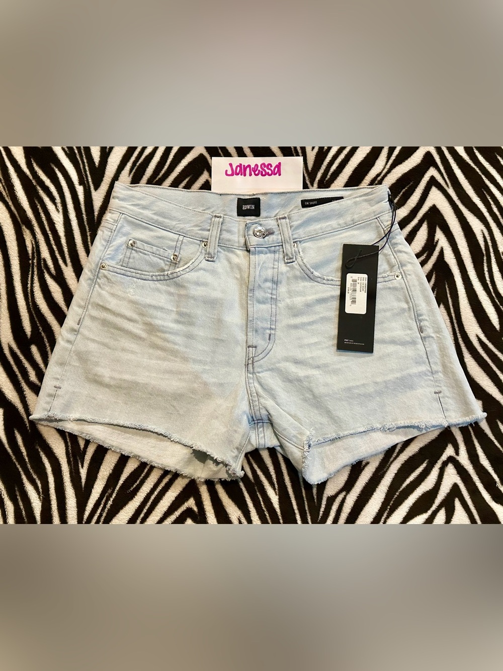 Size 26 NWT (retail $130+) Edwin Denim Jean Shorts
